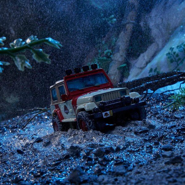 Image Of Dilophocon Vs Autobot JP12 New Transformers X Jurassic Park Collaborative  (16 of 19)